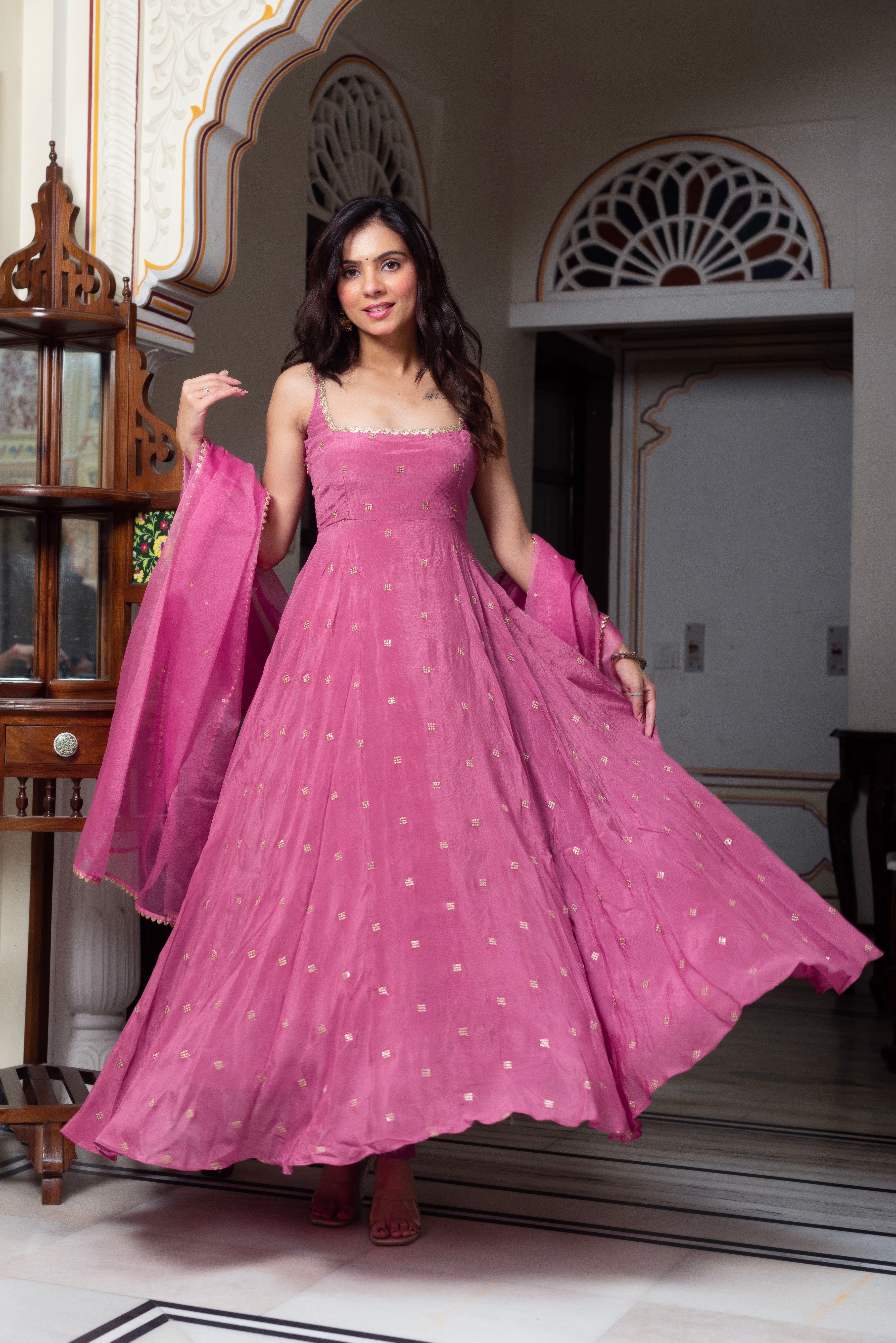 Chinon Suit with Organza Dupatta – 3-Piece Side-Zip Set